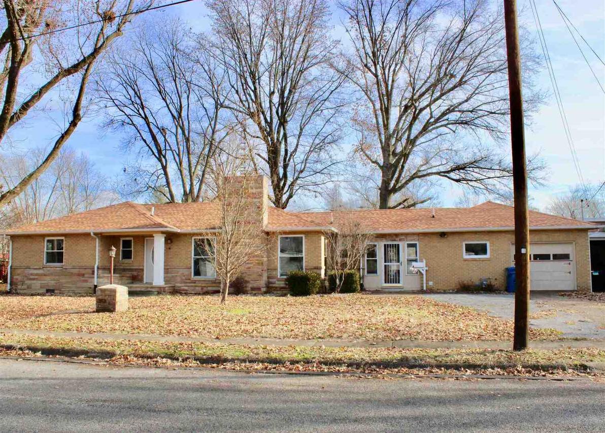 620 N Madison St., Benton, IL 62812