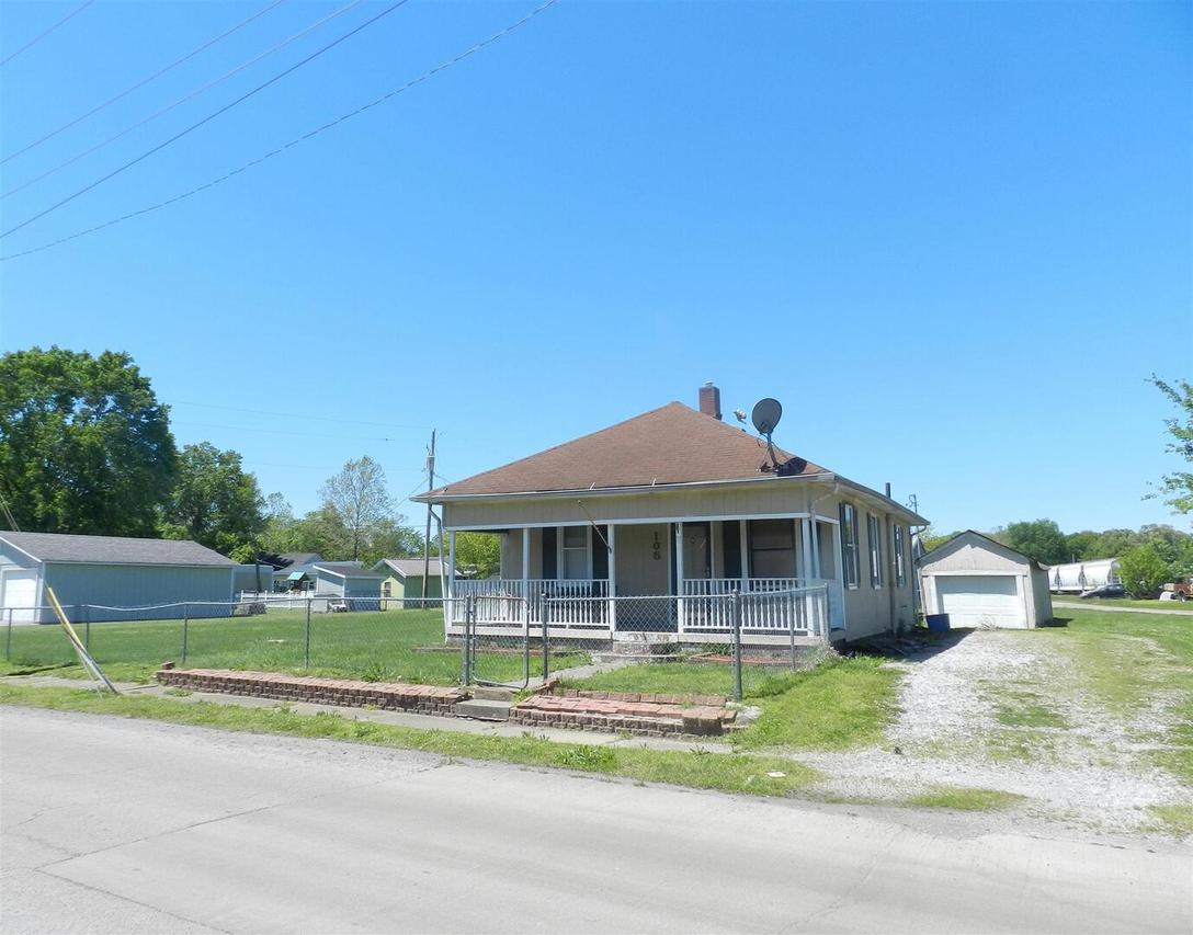 105 S 27 1/2 St., Herrin, IL 62948