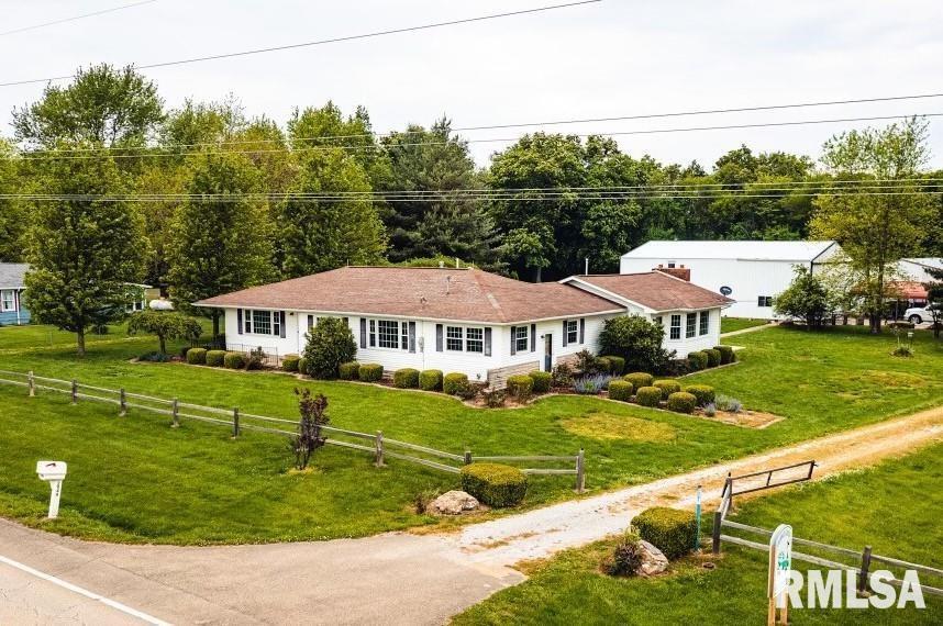 2949 E 650th Ave., Farina, IL 62838