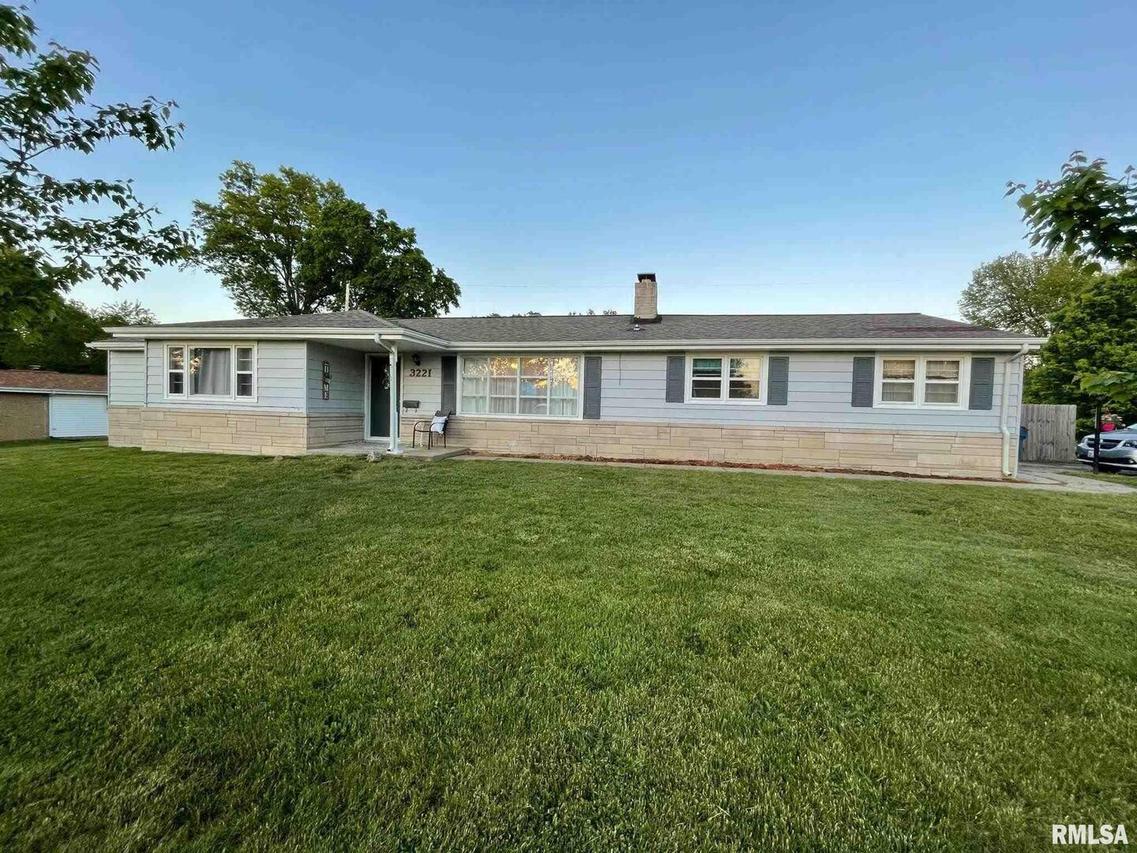 3221 Cherry Dr., Mt Vernon, IL 62864