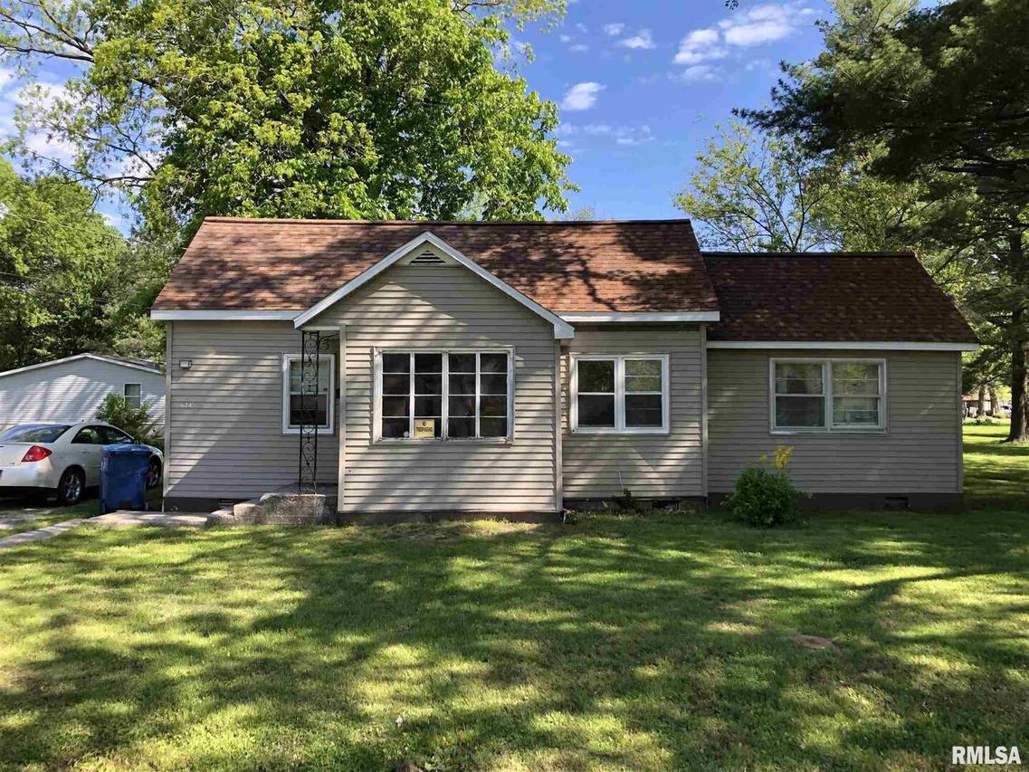 624 W 4th St., Flora, IL 62839
