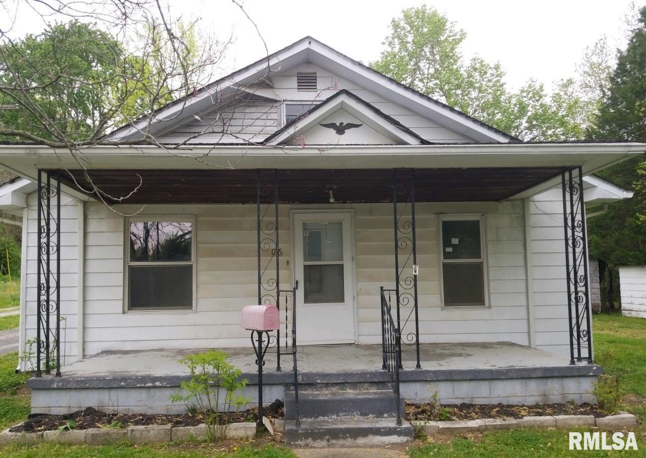 306 E St Charles St., Mcleansboro, IL 62859