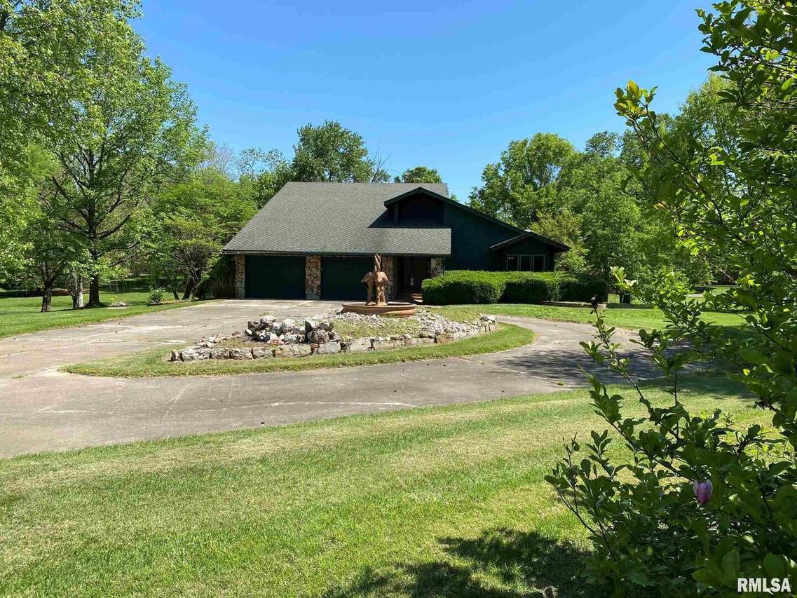 1612 S 22nd St., Herrin, IL 62948