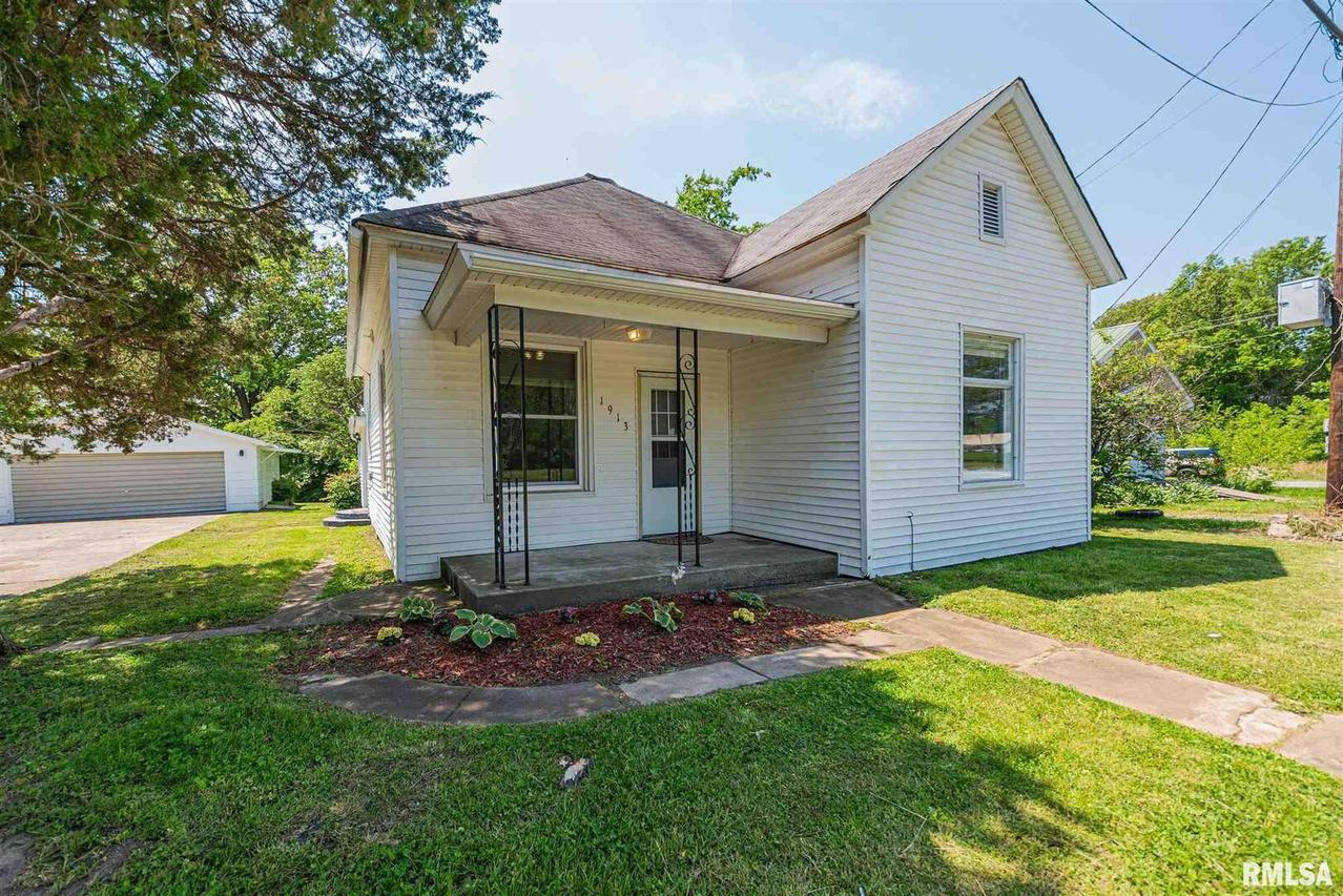 1913 Poplar St., Harrisburg, IL 62946