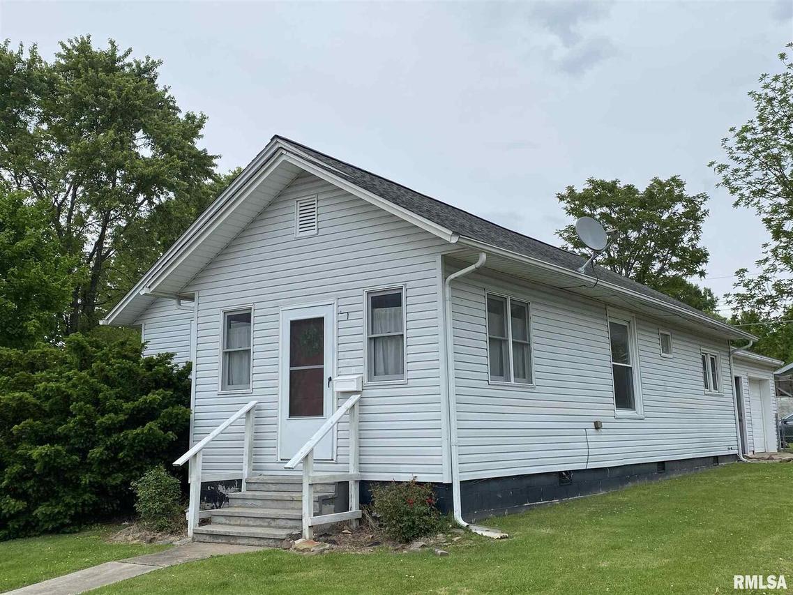 620 S 9th St., Herrin, IL 62948