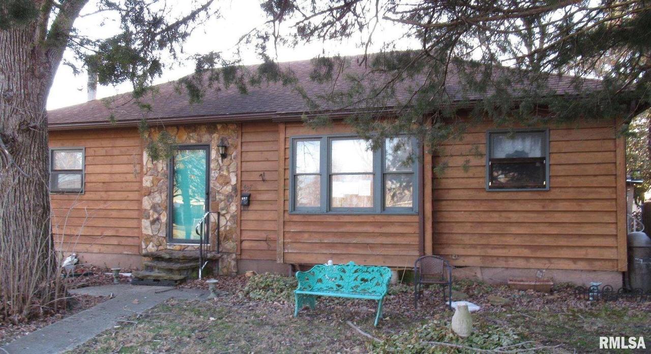 407 E 7th St., West Frankfort, IL 62896