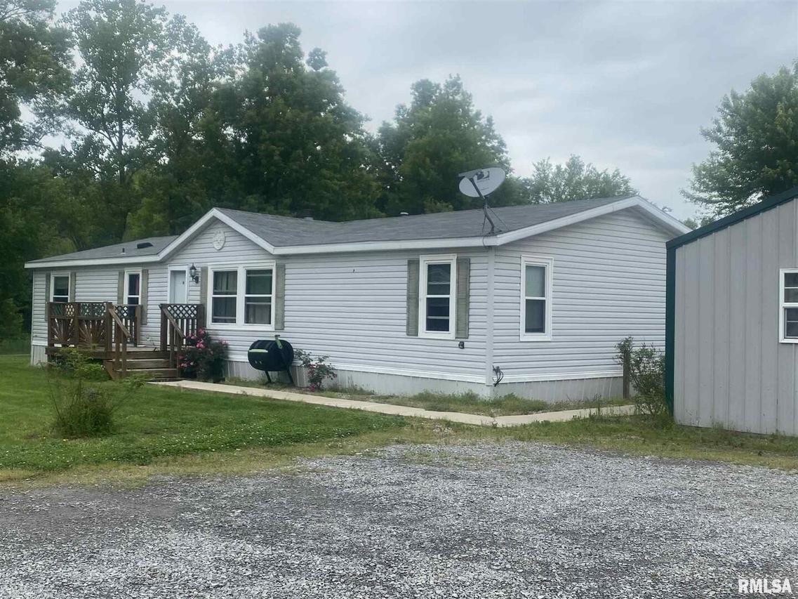 365 Dove Rd., Elkville, IL 62932