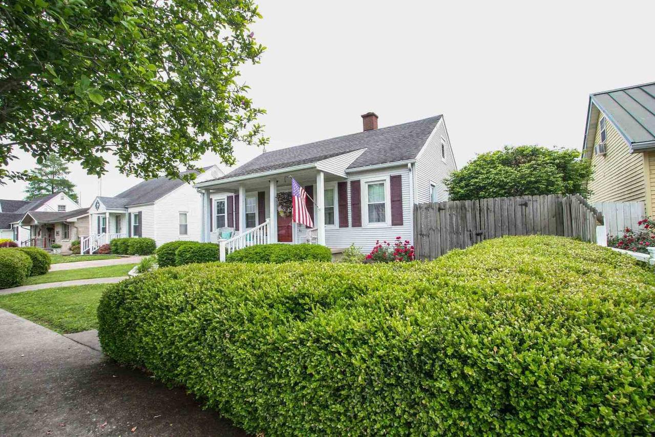 207 Herbert Ave., Carmi, IL 62821