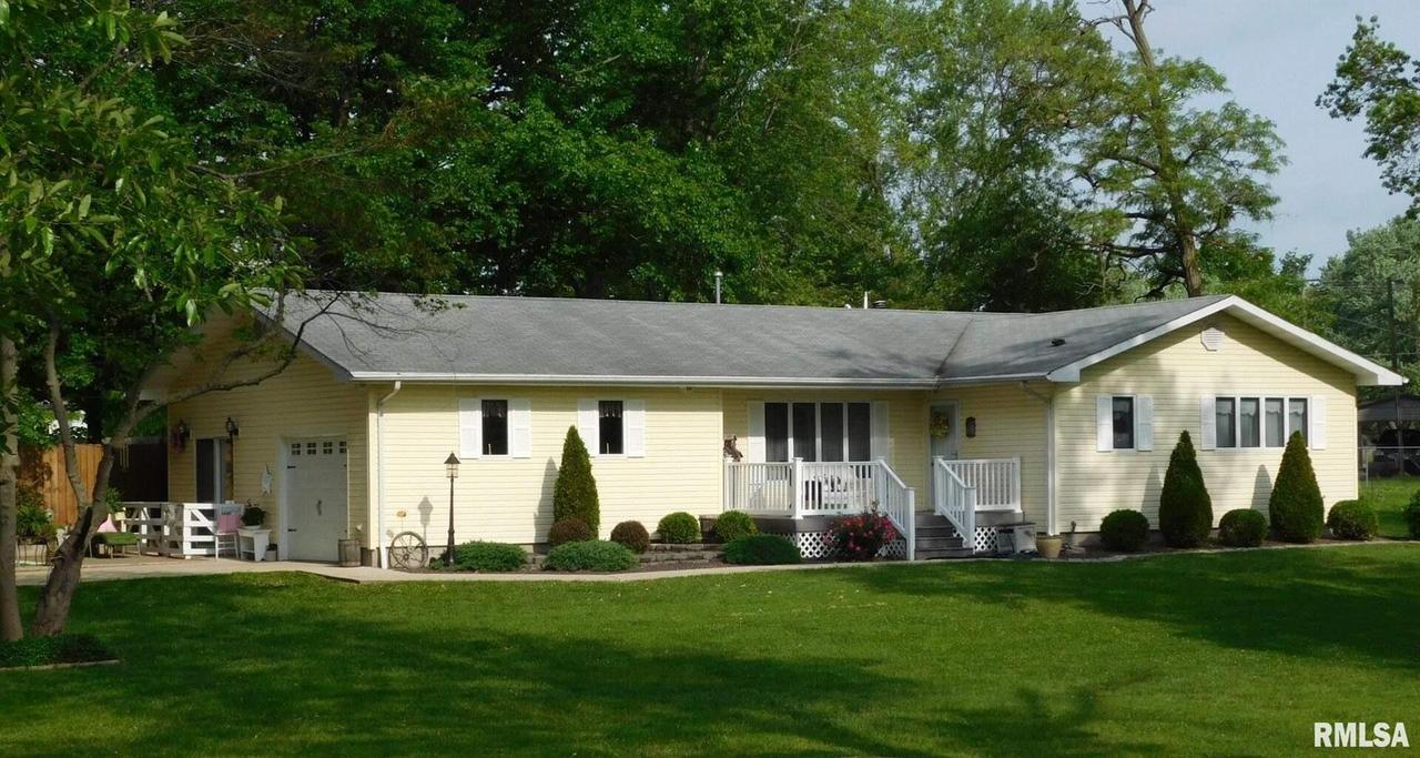 303 Penfield St., Odin, IL 62870