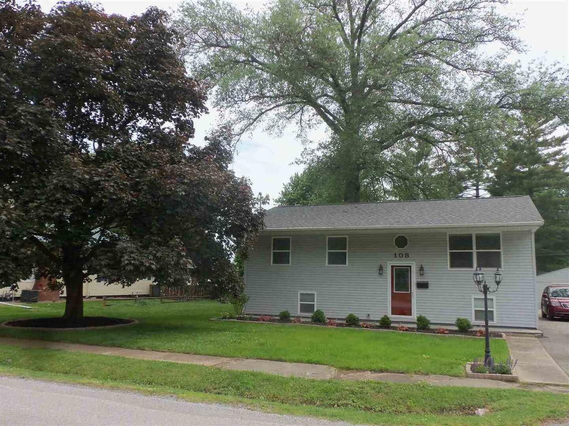 108 W Park St., Benton, IL 62812