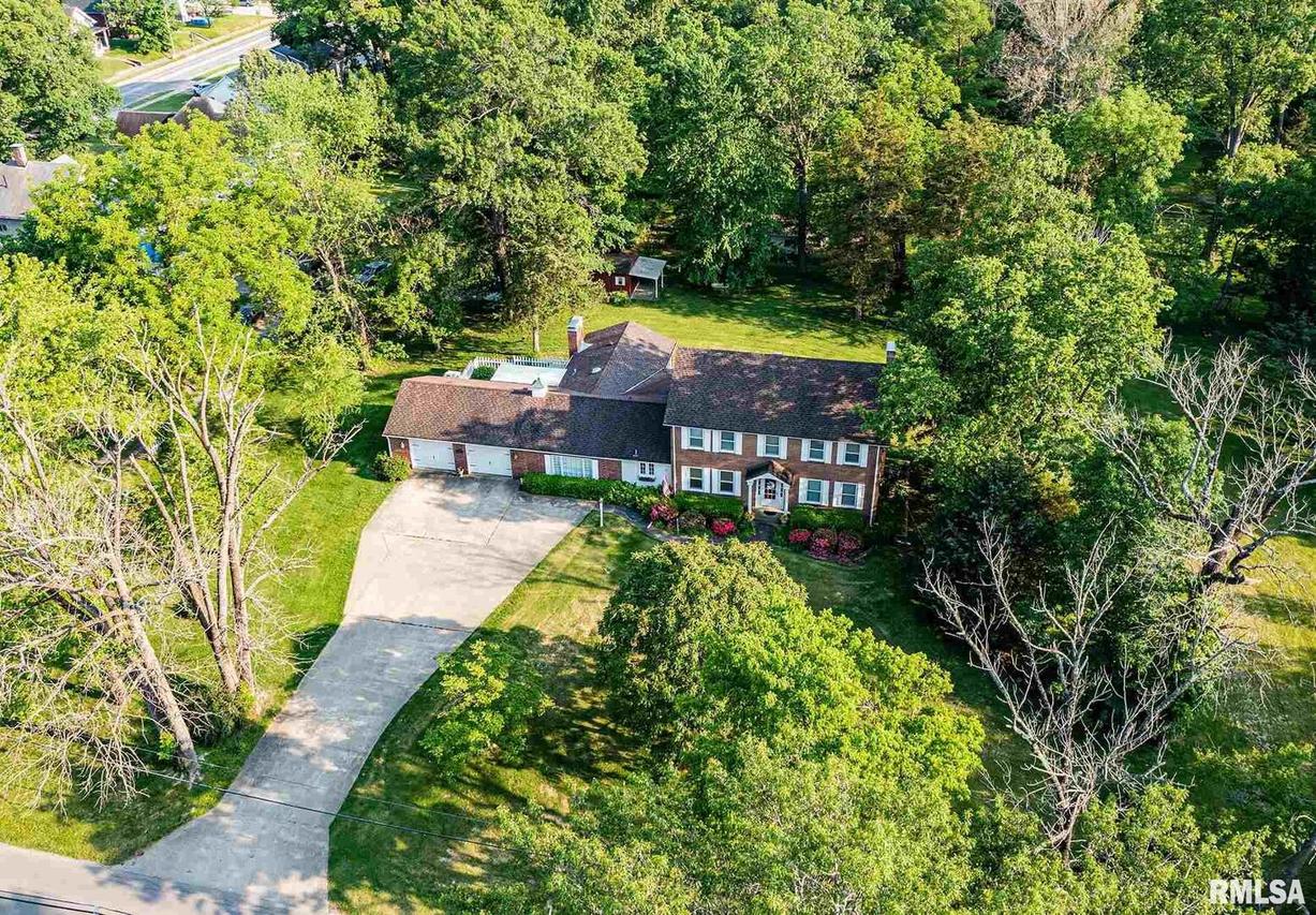 321 W Boone St., Salem, IL 62881