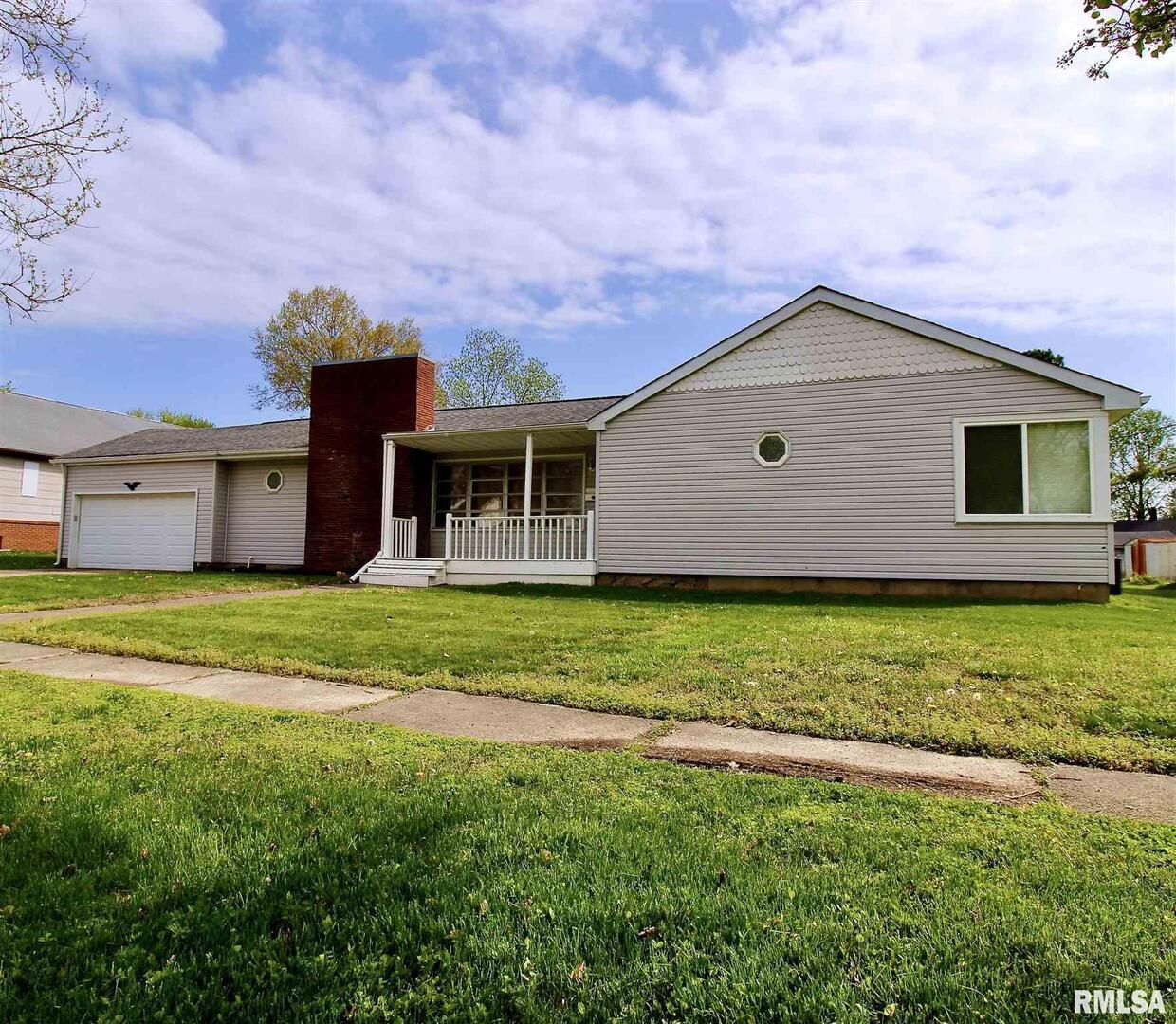 1006 E St Louis St., West Frankfort, IL 62896