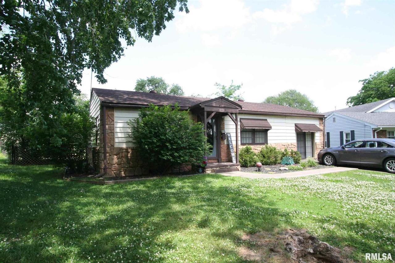 914 W Fackney St., Carmi, IL 62821