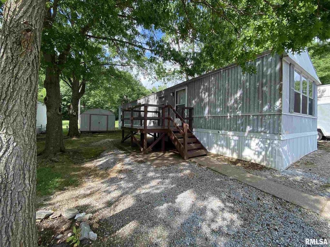 63 Oak Valley Dr., Carbondale, IL 62901