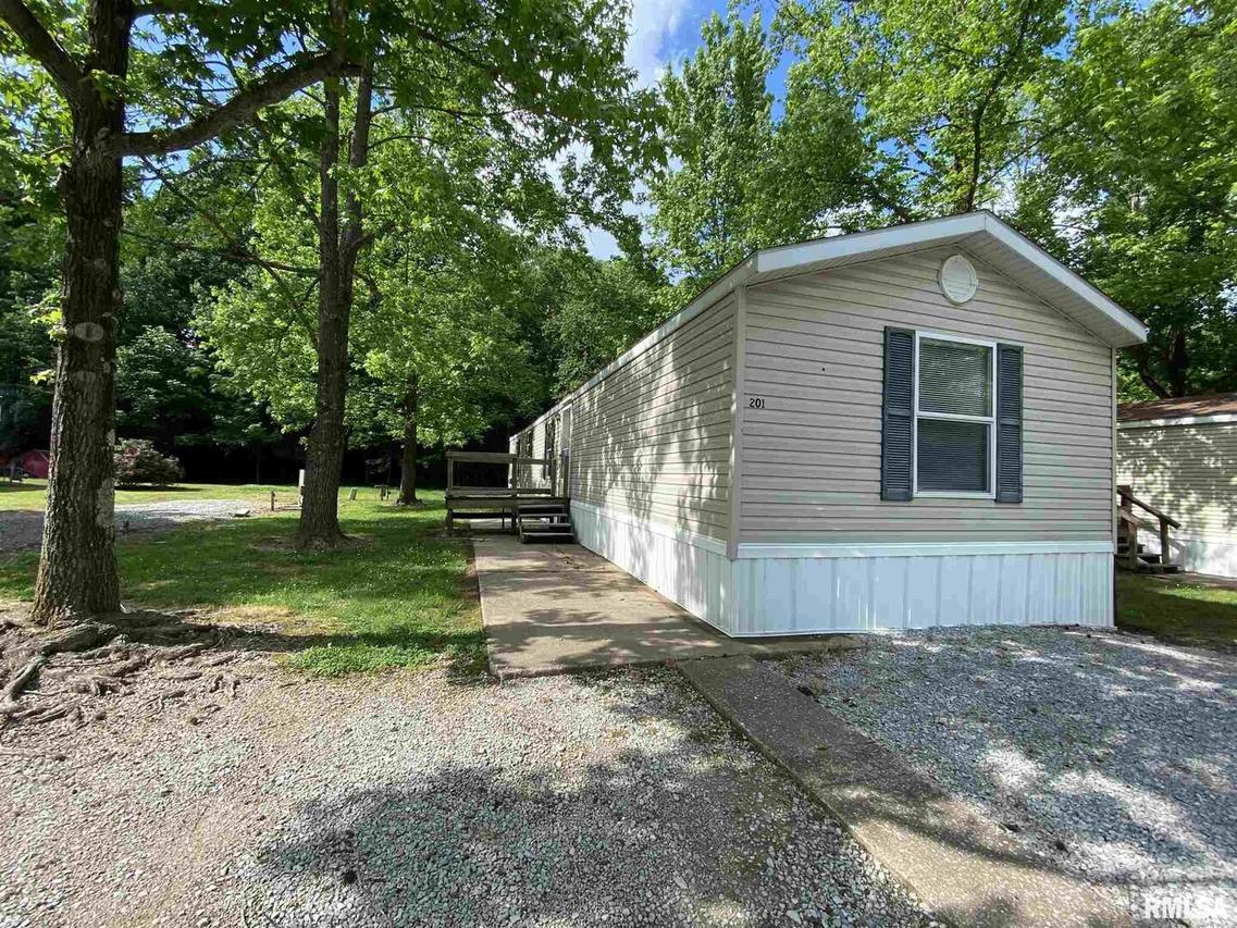 201 Oak Valley Dr., Carbondale, IL 62901