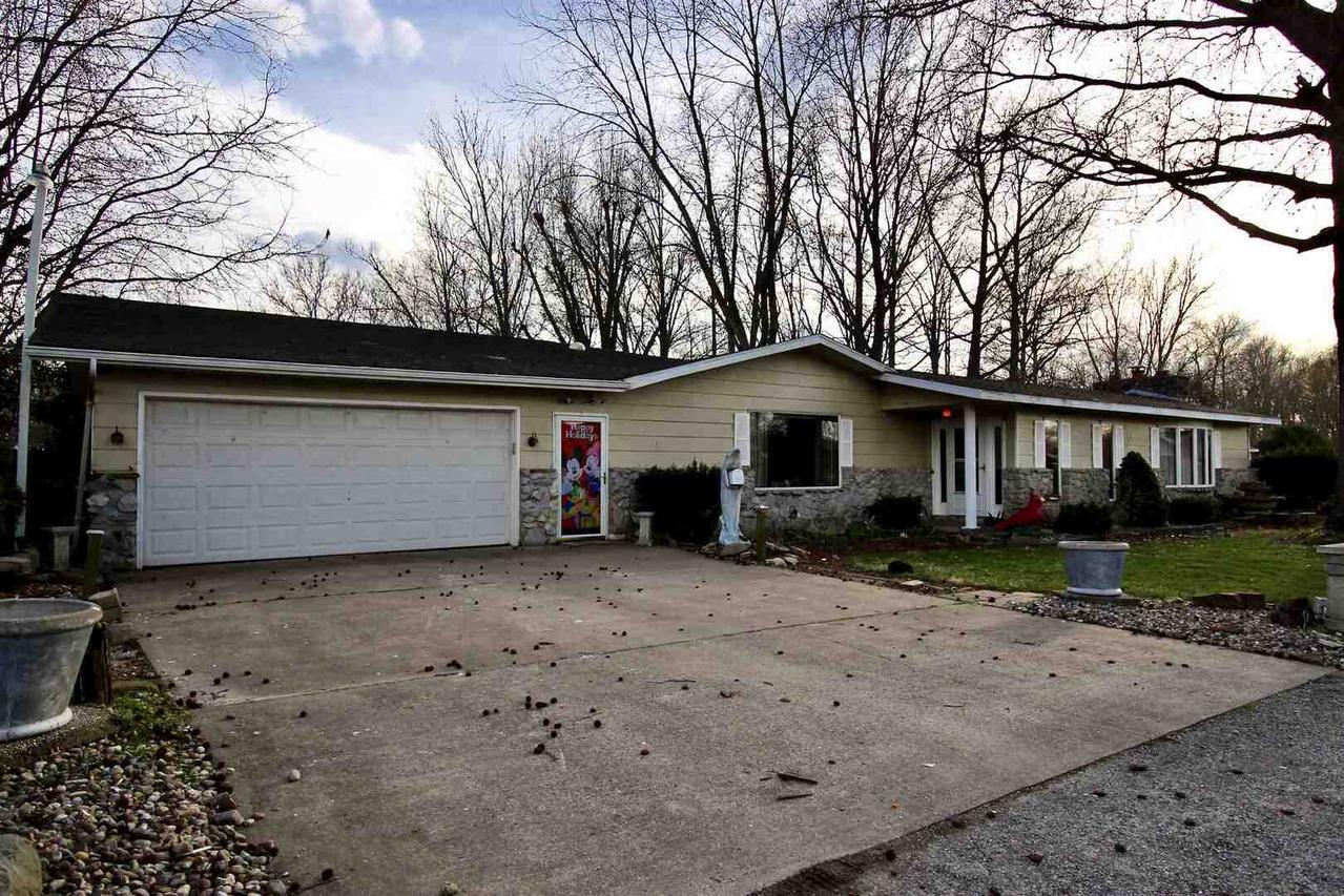 708 E Candy Cane Ln., West Frankfort, IL 62896