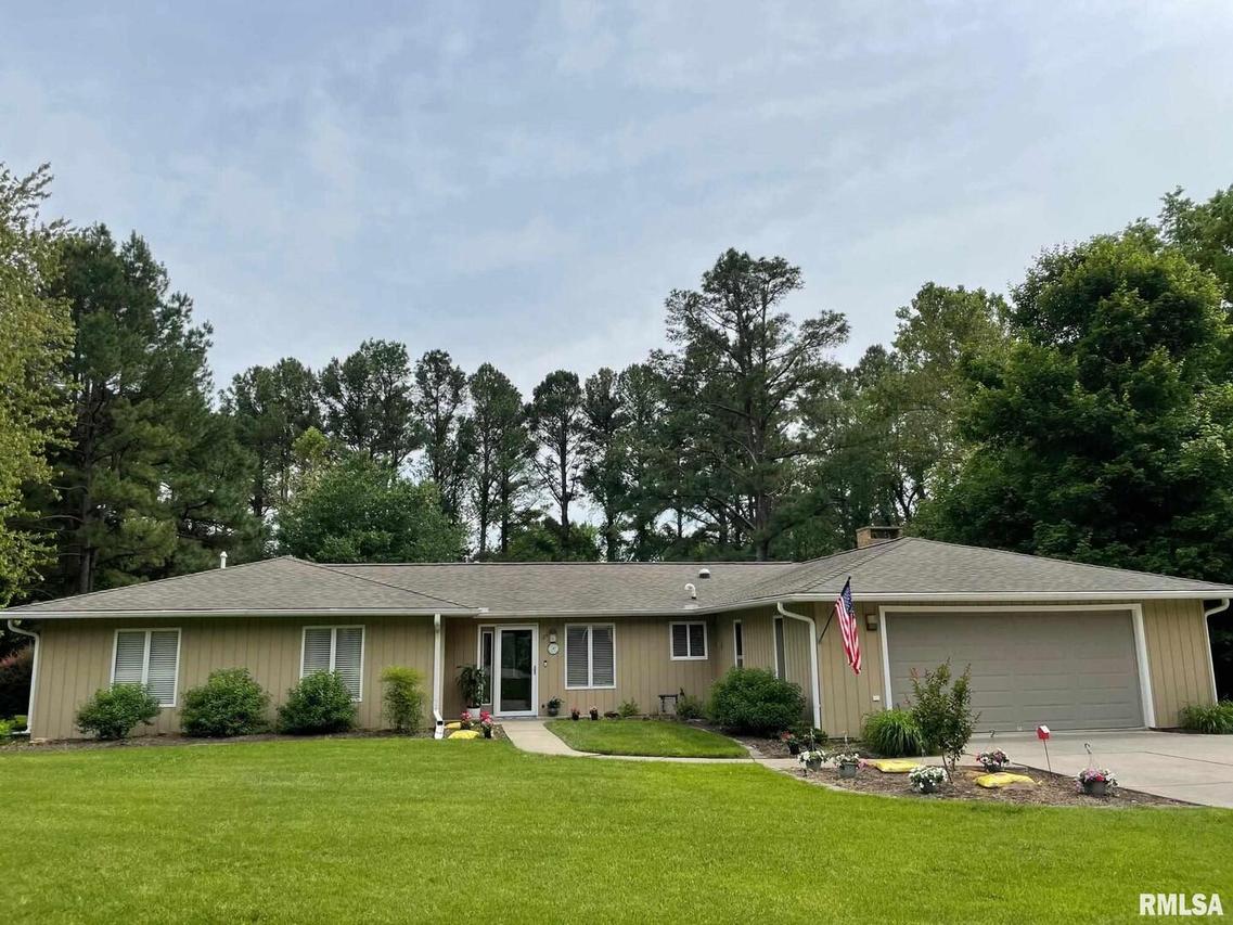 126 Roosevelt Rd., Carbondale, IL 62901