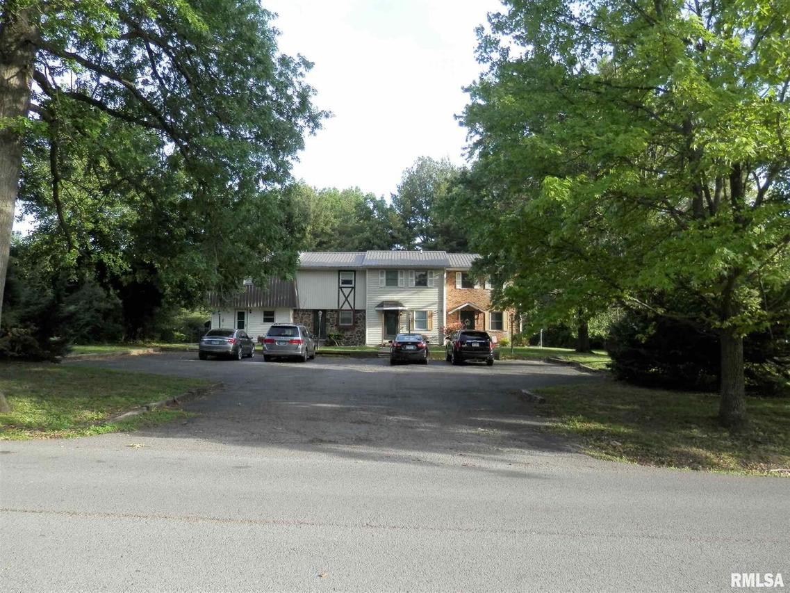 200 W Clark Trail, Herrin, IL 62948