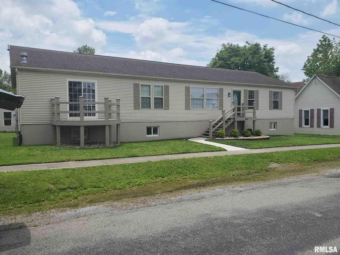 306 E Chester St., Pinckneyville, IL 62274