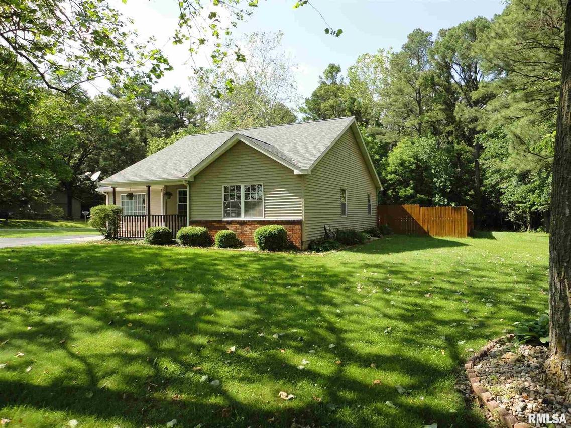 4284 Sycamore Rd., Carterville, IL 62918