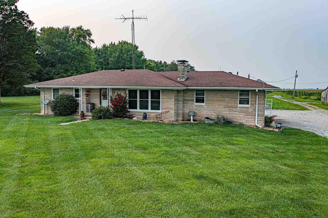 5827 Tonti Rd., Salem, IL 62881