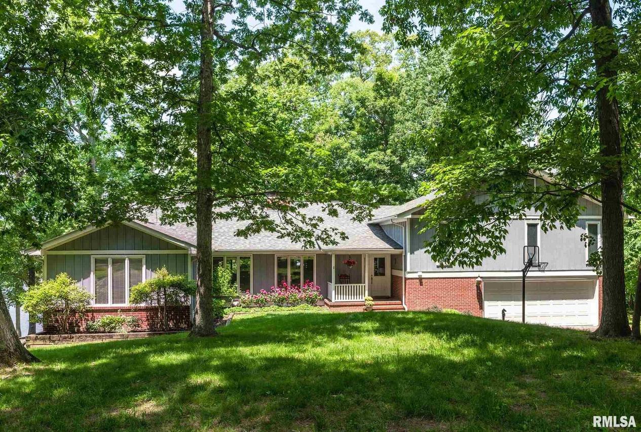 69 Lakeshore Ct., Carbondale, IL 62902