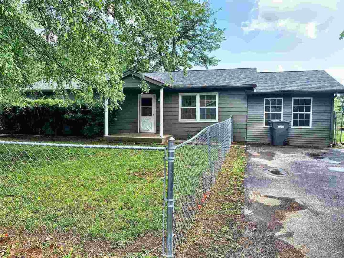 1107 S Thomas Dr., Carterville, IL 62918