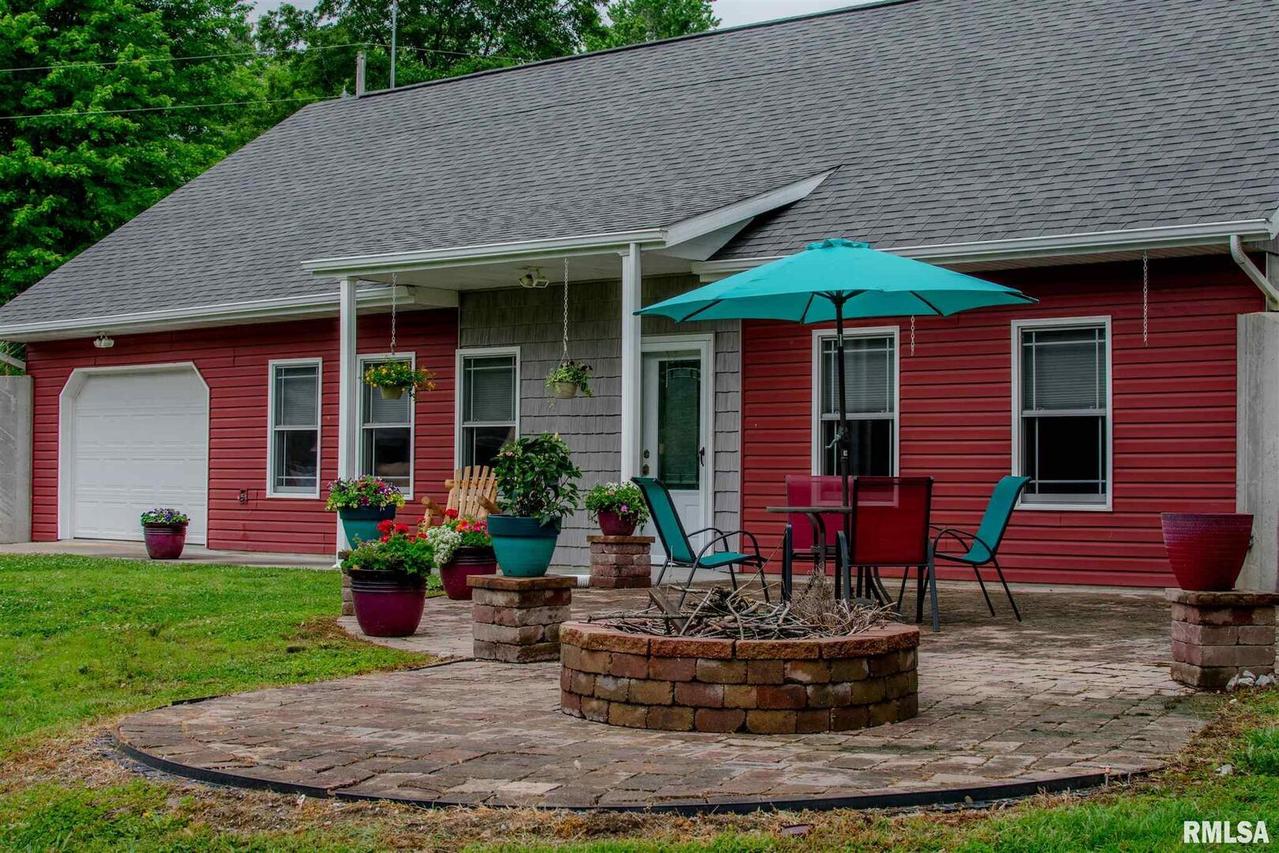 1945 Balcom Rd., Anna, IL 62906