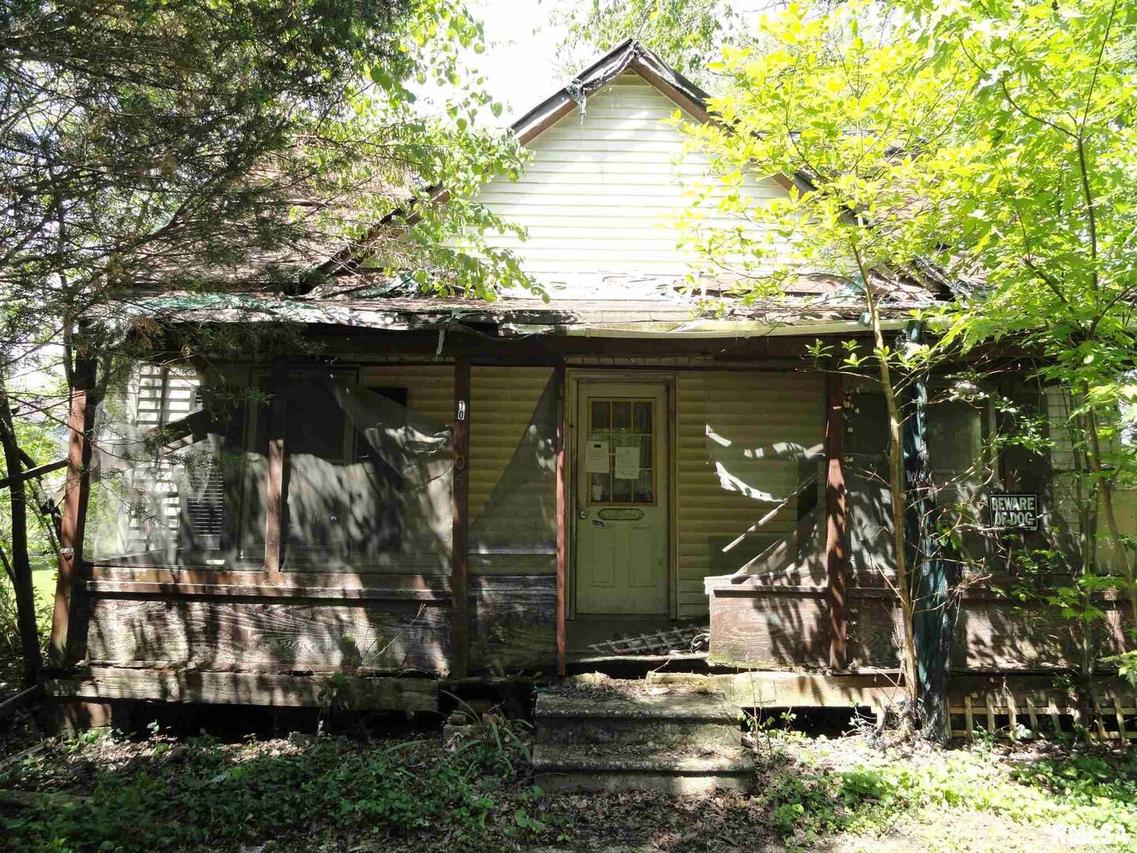 105 S Silkwood St., Buckner, IL 62819