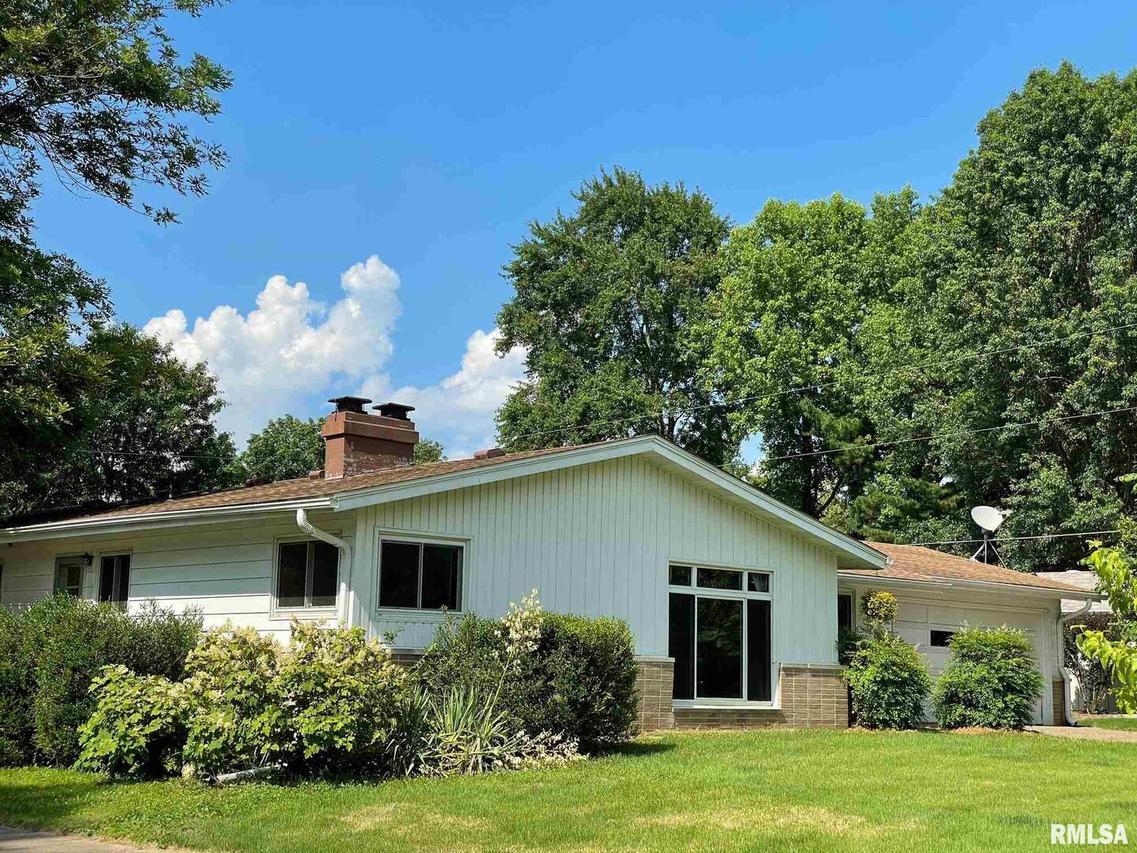 1604 W Briarwood St., Carbondale, IL 62901