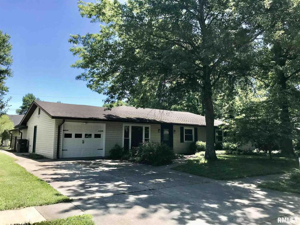 615 S Terrace Dr., Carbondale, IL 62901