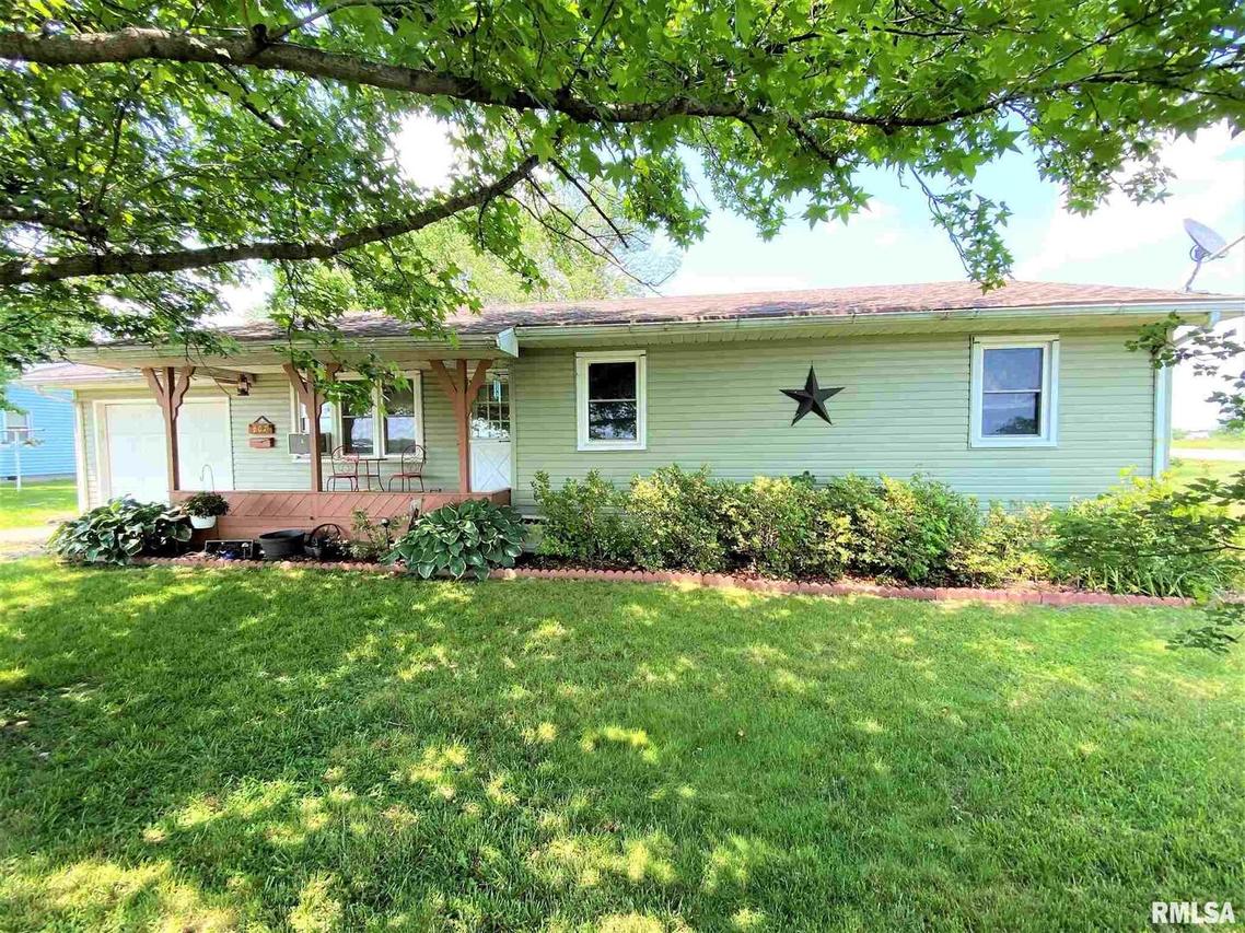 607 East Dr., Flora, IL 62839