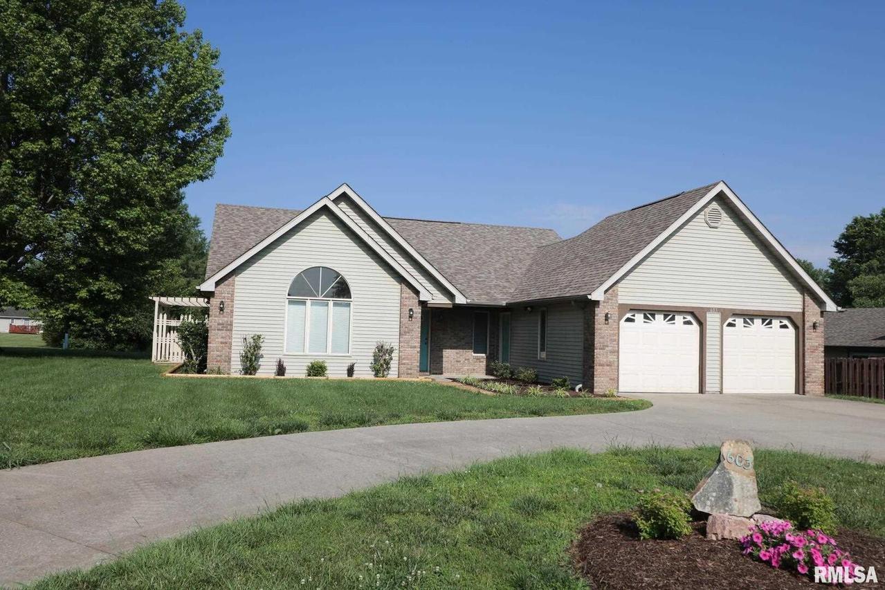 603 S Greenbriar Rd., Carterville, IL 62918