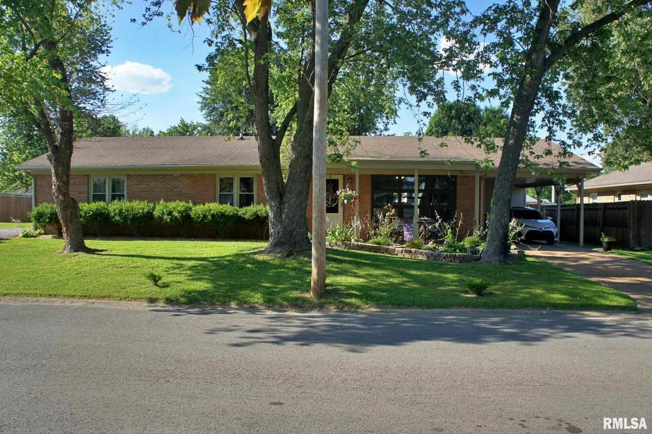 505 Hillcrest Ave., Metropolis, IL 62960