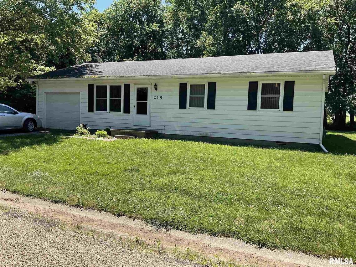 219 Westport Dr., Salem, IL 62881