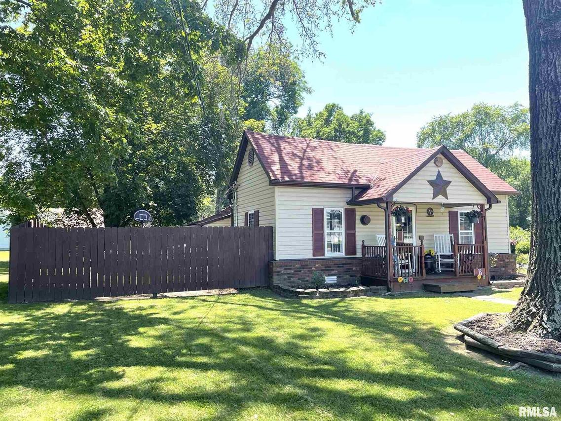815 W 4th St., Centralia, IL 62801