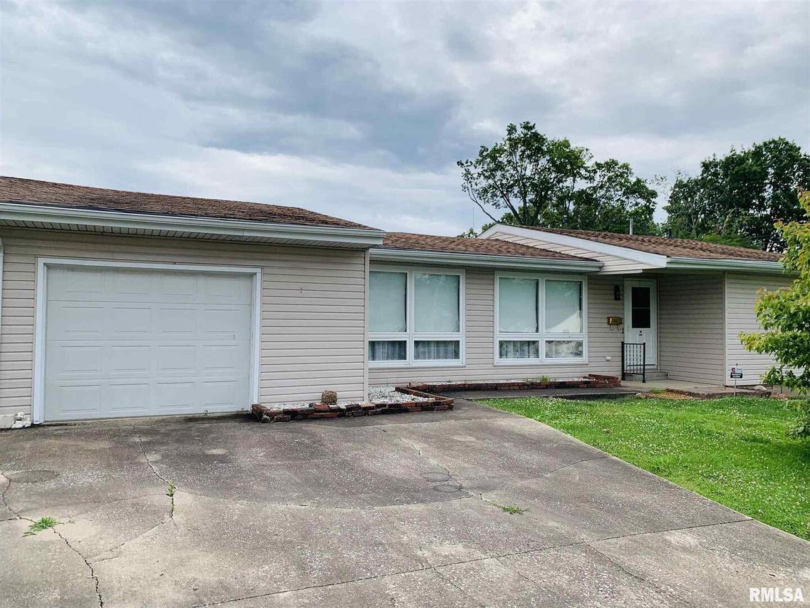 1426 S Ledford St., Harrisburg, IL 62946