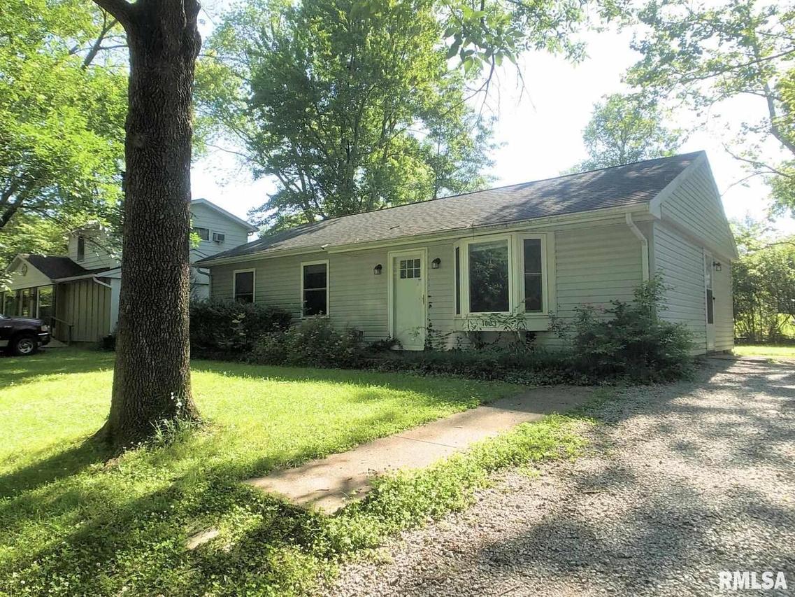 1023 W Laurel St., Carbondale, IL 62901