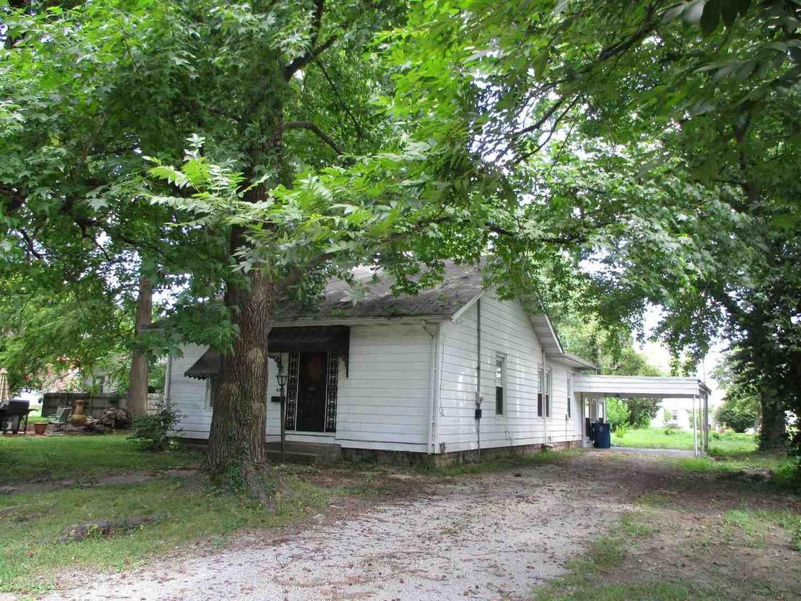 604 S 1st St., Benton, IL 62812