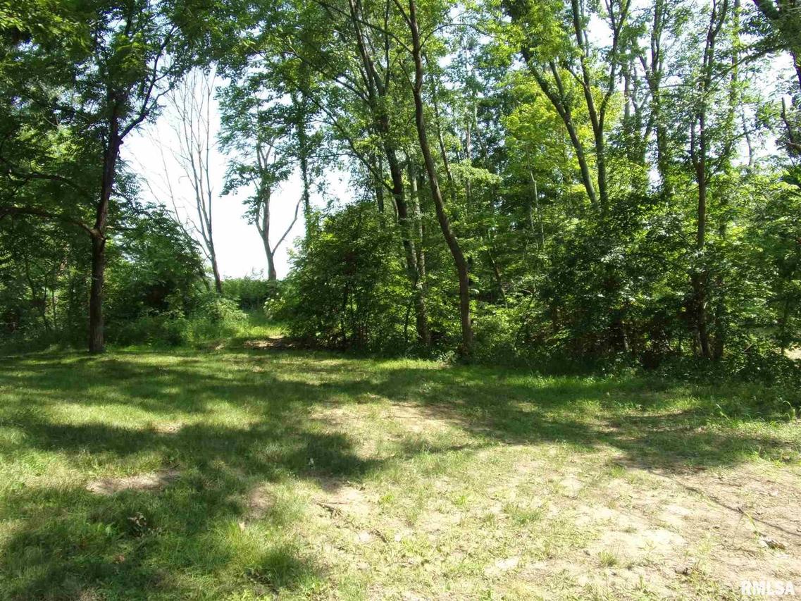 9242 Kinlou Rd., Kinmundy, IL 62854