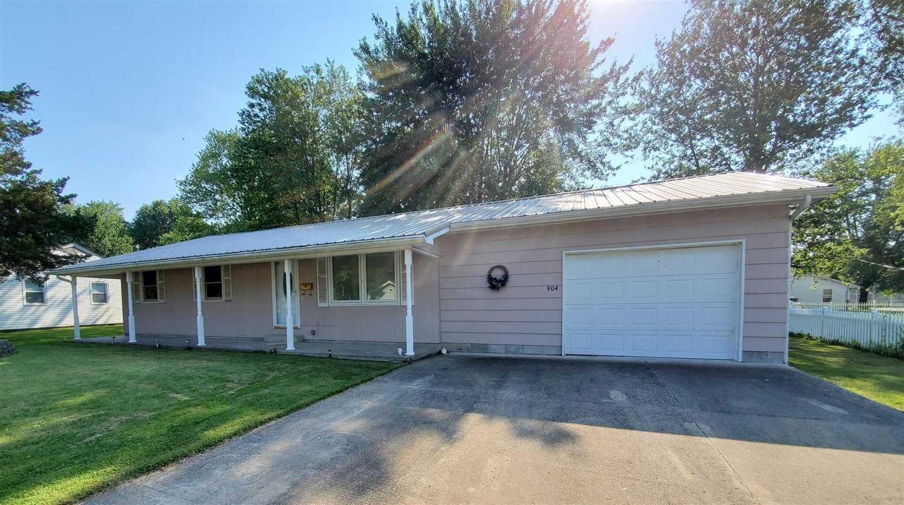 904 Meadow Hills Dr., Mcleansboro, IL 62859