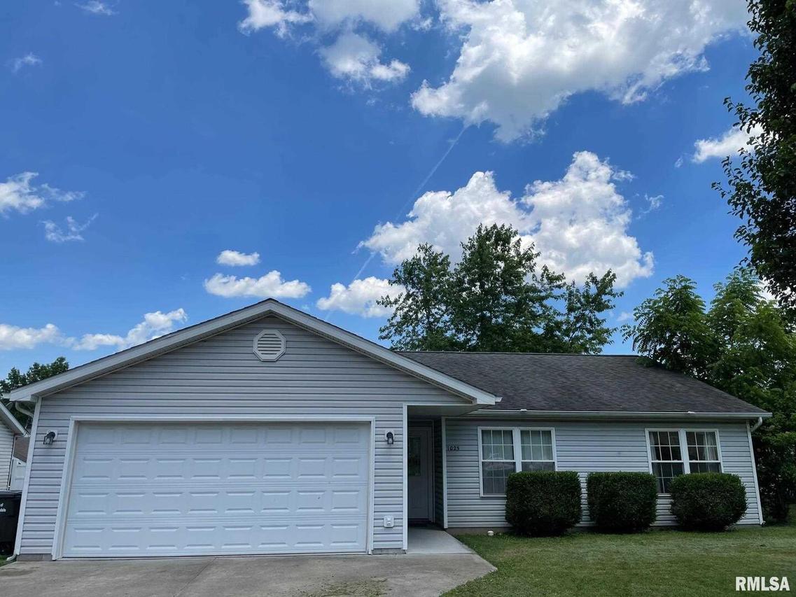 1025 N Springer St., Carbondale, IL 62901