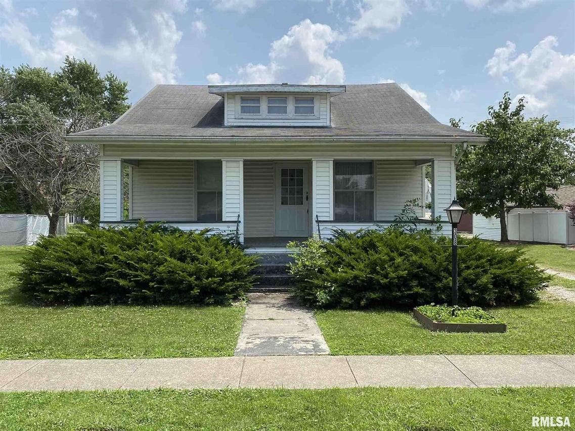 308 Flora Ave., Flora, IL 62839