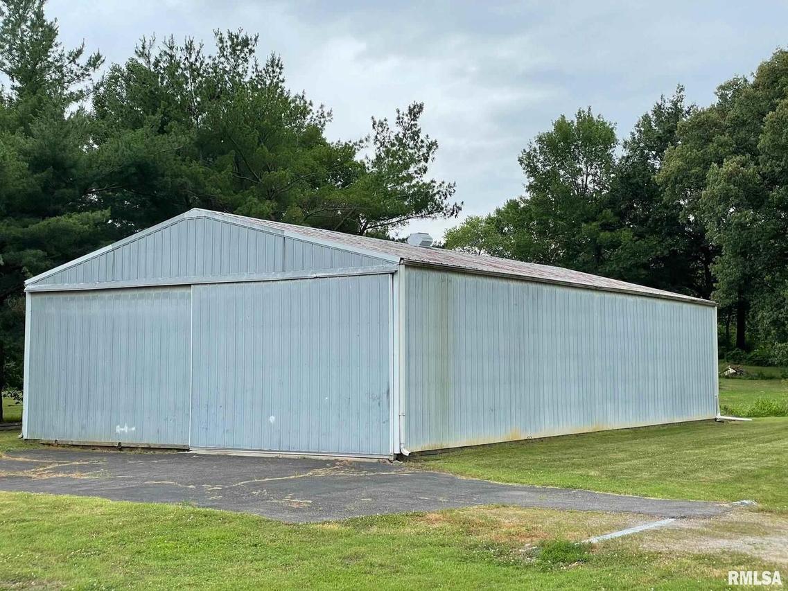 115 W Main St., Elkville, IL 62932