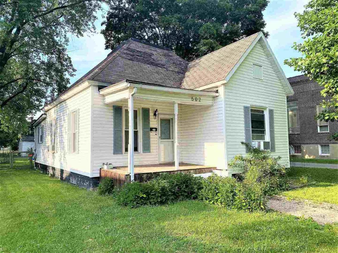 502 W 3rd St., Flora, IL 62839