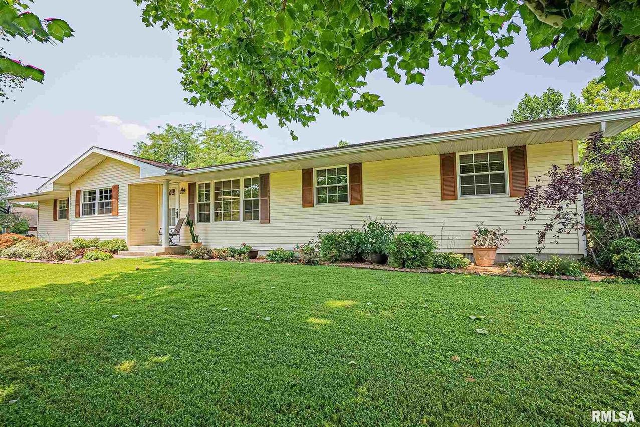 1120 W Boone St., Salem, IL 62881