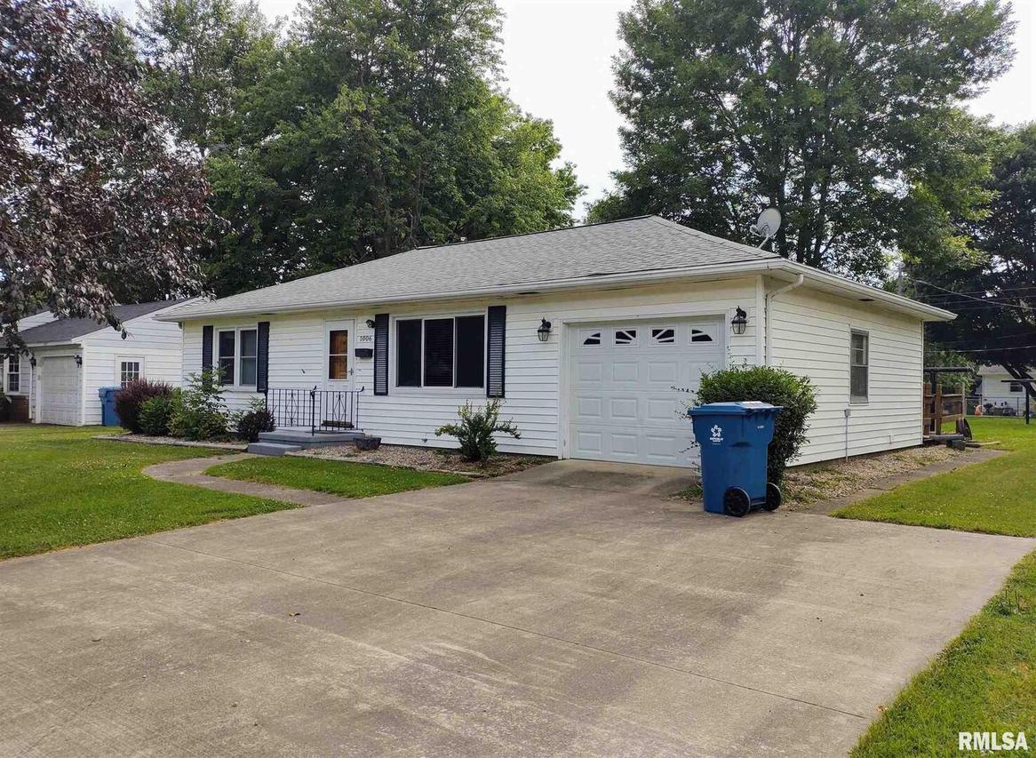 1006 Meadow Hills Dr., Mcleansboro, IL 62859