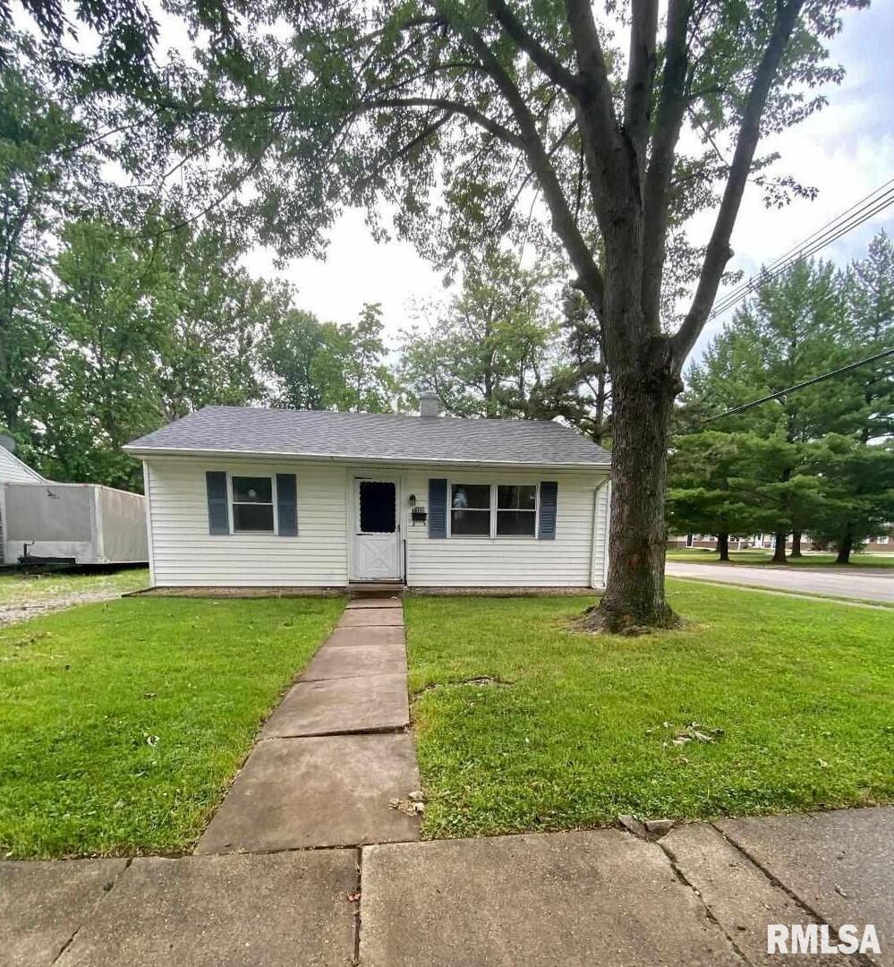 1300 Dean St., Centralia, IL 62801