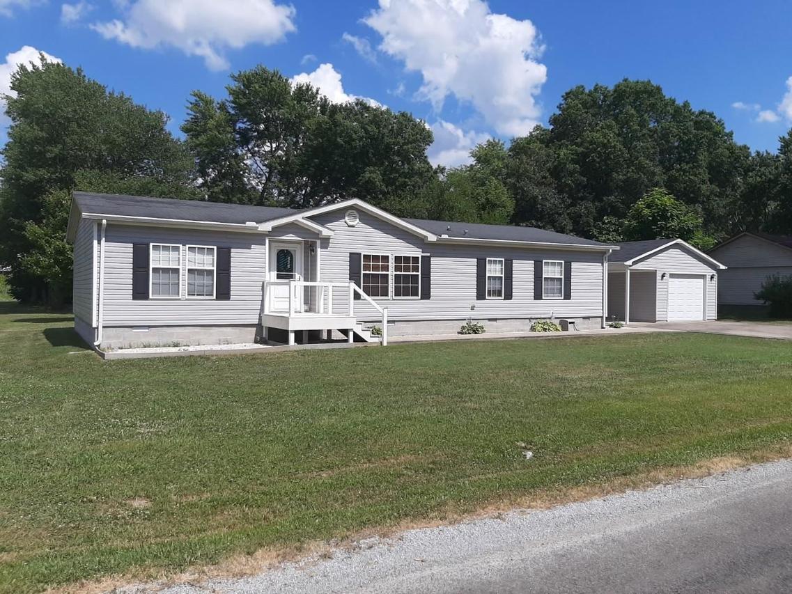 820 N 27th St., Herrin, IL 62948