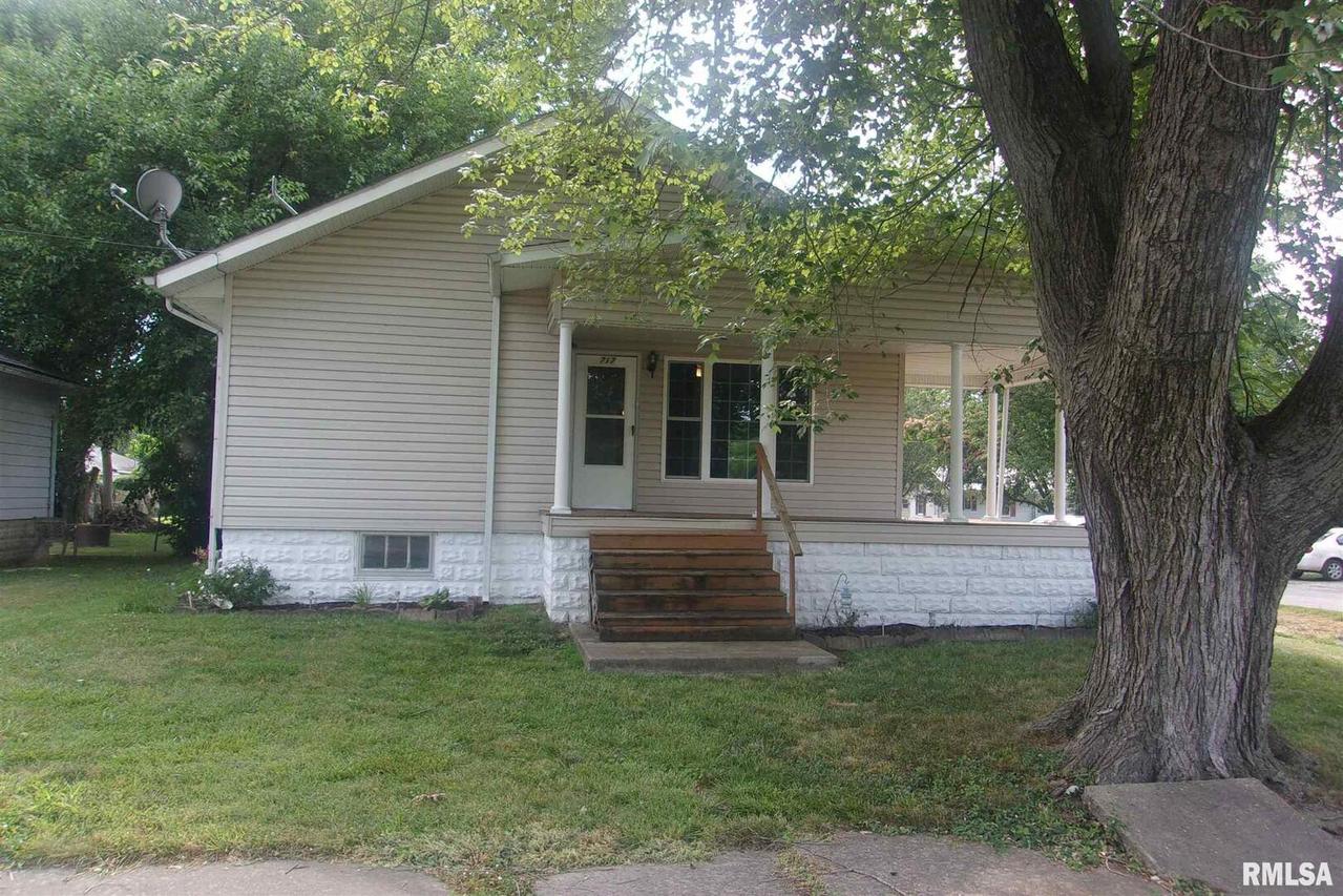 717 Grand St., Benton, IL 62812